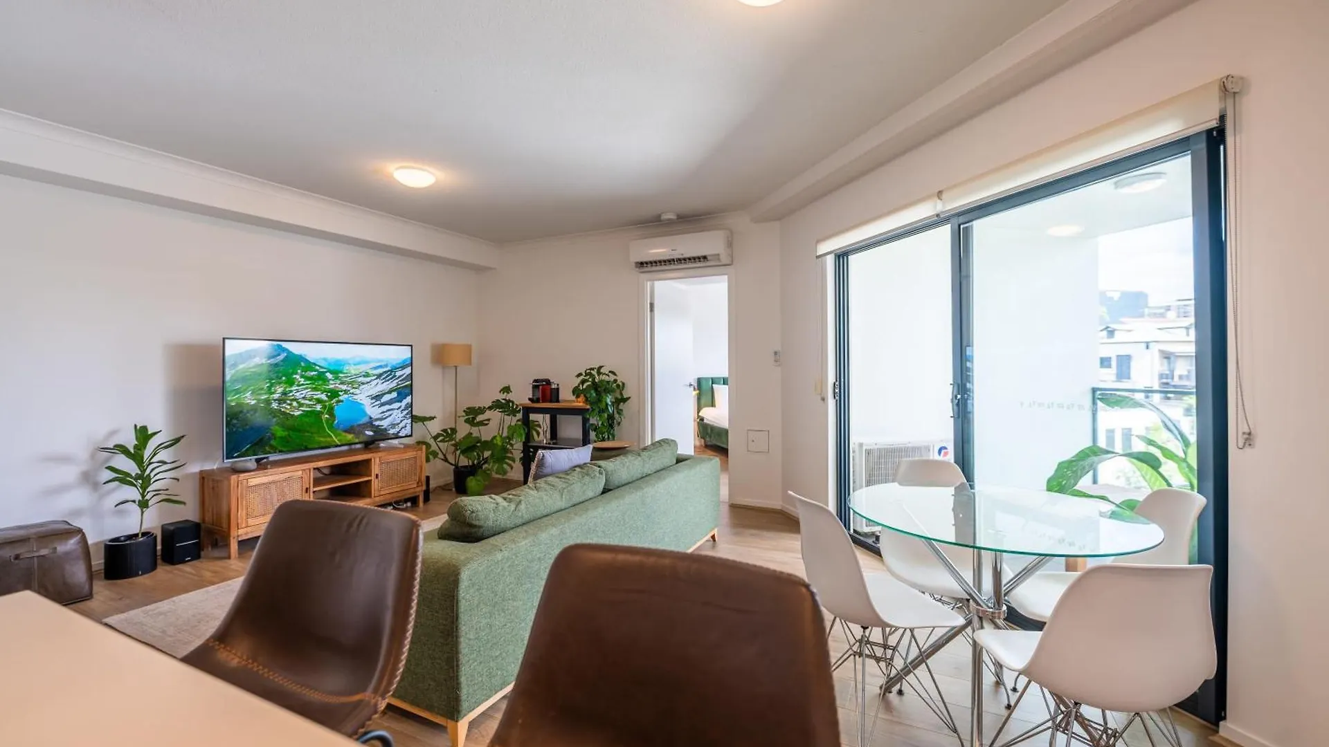 Tranquil 2-Bed Inner City Retreat With Parking Brisbane