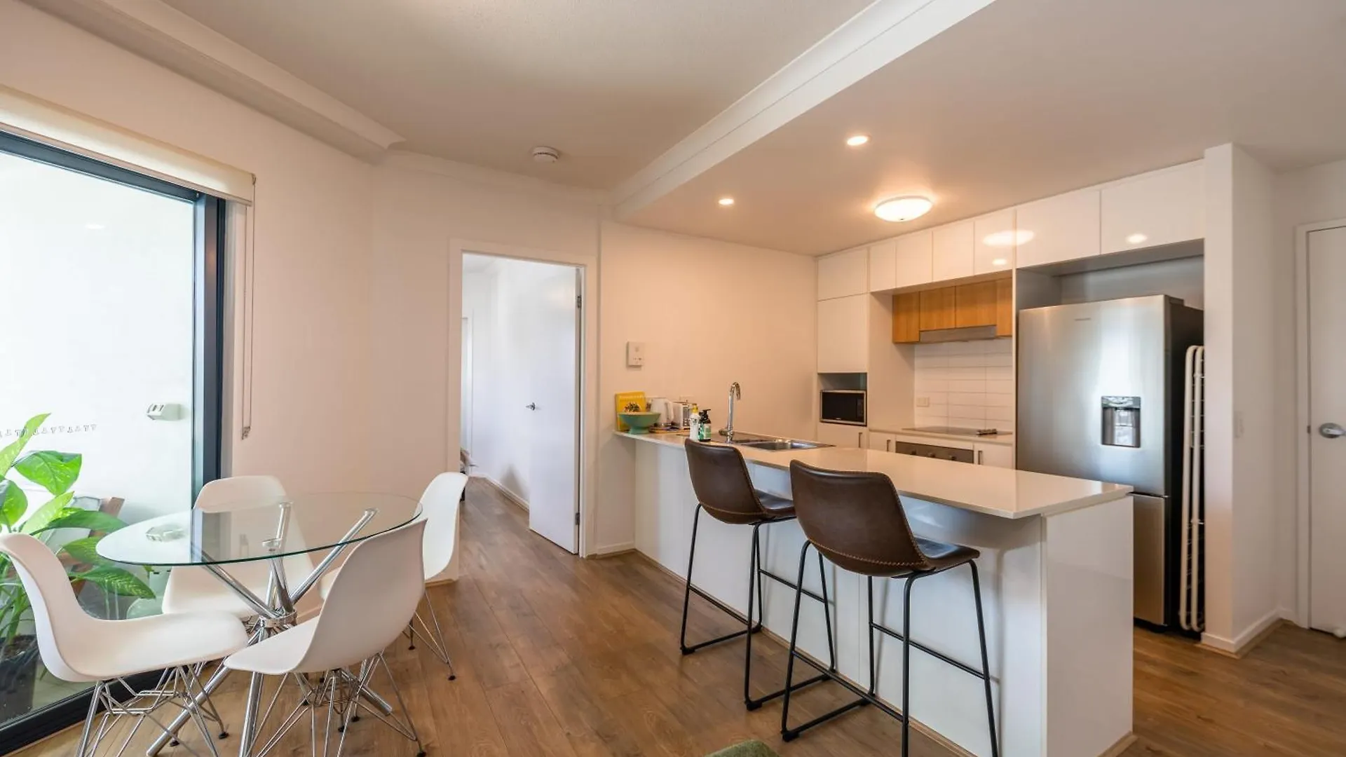 Tranquil 2-Bed Inner City Retreat With Parking Brisbane Apartment