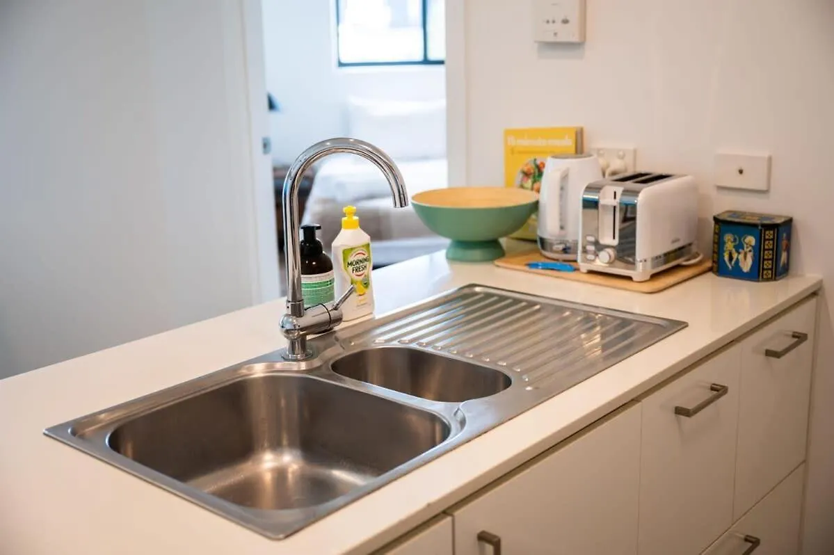 Apartment Tranquil 2-Bed Inner City Retreat With Parking Brisbane