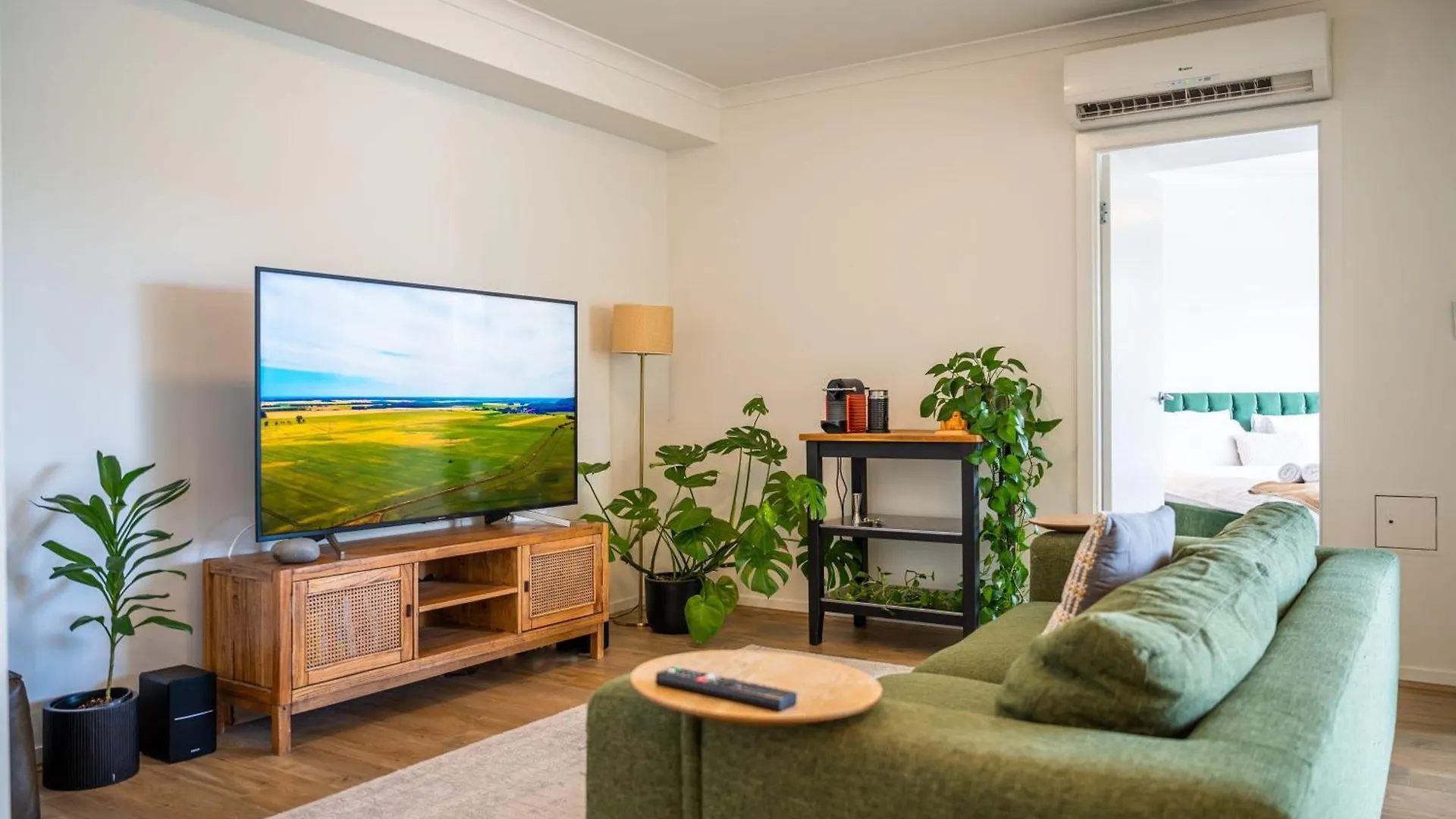 Tranquil 2-Bed Inner City Retreat With Parking Brisbane Apartment