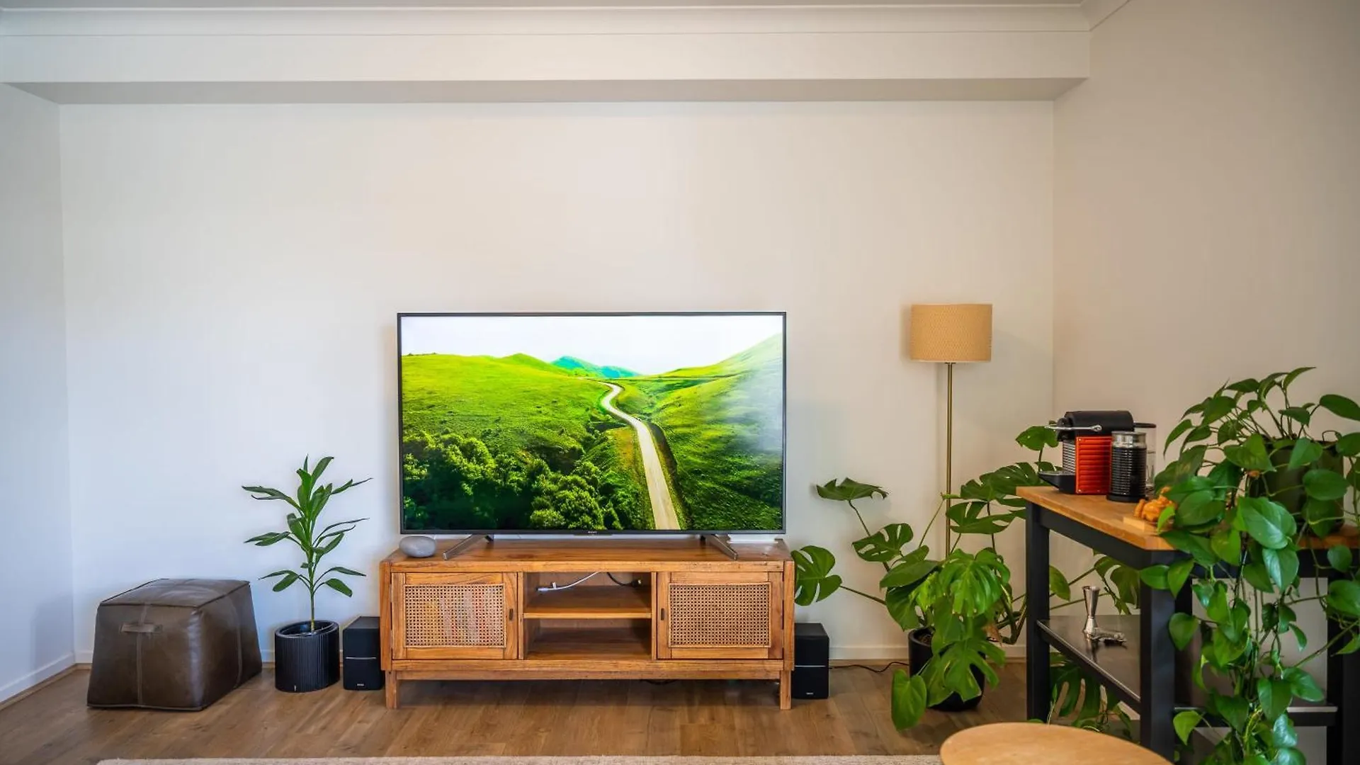 Tranquil 2-Bed Inner City Retreat With Parking Brisbane Apartment