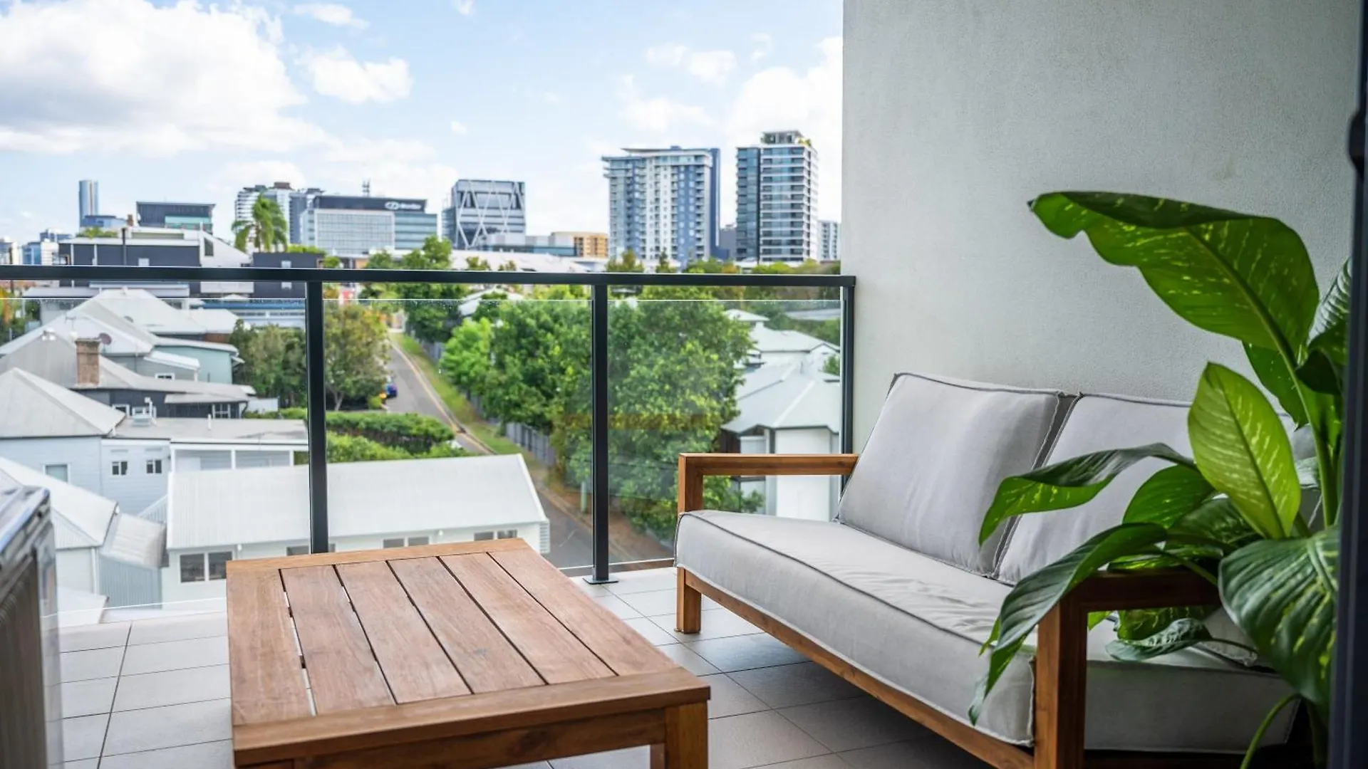 Apartment Tranquil 2-Bed Inner City Retreat With Parking Brisbane