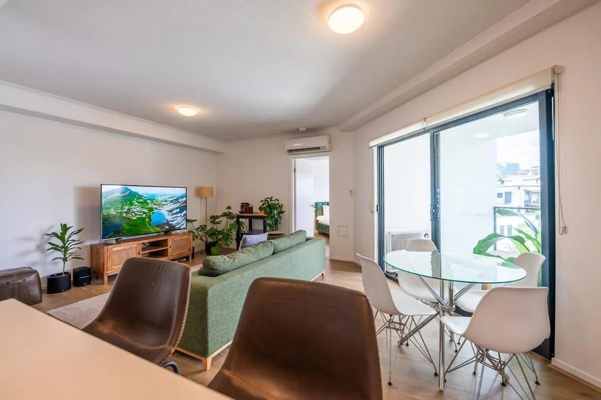 Tranquil 2-Bed Inner City Retreat With Parking Brisbane