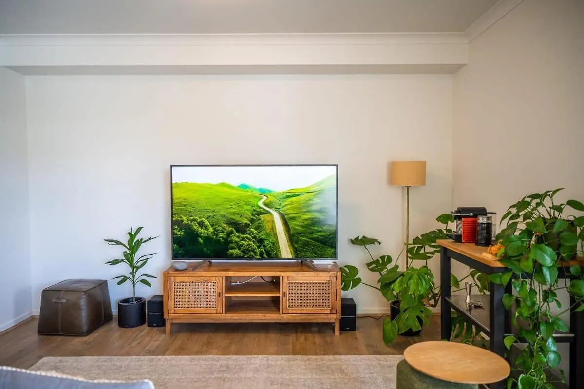 Tranquil 2-Bed Inner City Retreat With Parking Brisbane