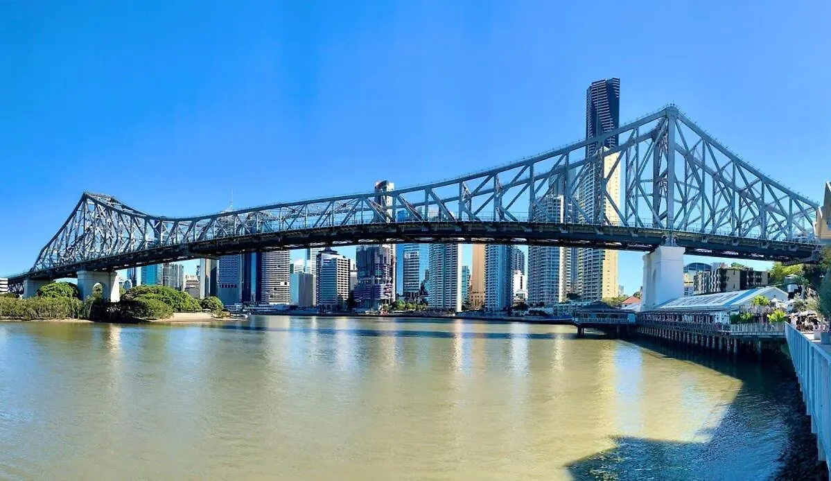 Tranquil 2-Bed Inner City Retreat With Parking Brisbane Australia