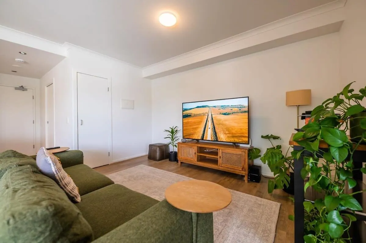 Tranquil 2-Bed Inner City Retreat With Parking Brisbane Apartment