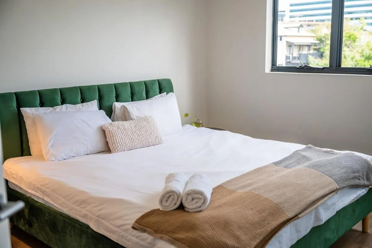 Tranquil 2-Bed Inner City Retreat With Parking Brisbane