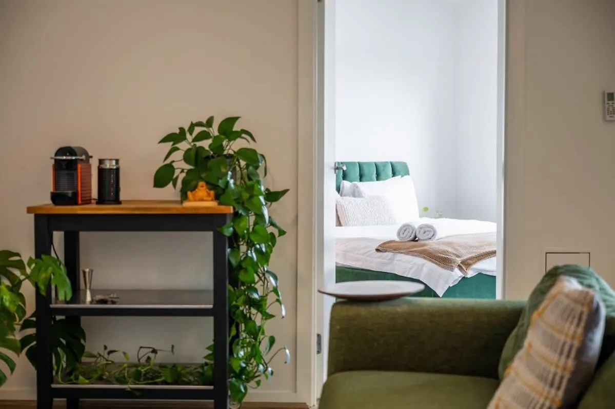 Tranquil 2-Bed Inner City Retreat With Parking Brisbane 0*,